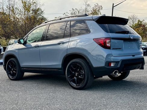 Used 2024 Honda Passport Black Edition image 5