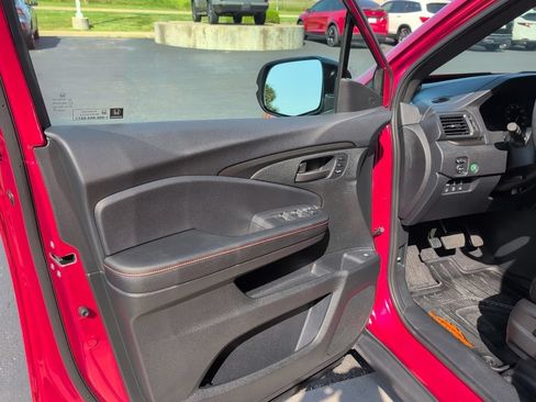 Used 2025 Honda Ridgeline TrailSport image 8