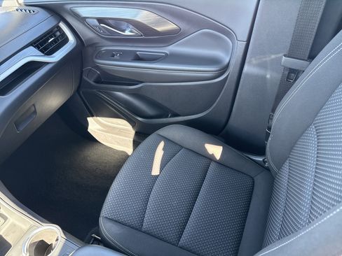 Used 2024 GMC Terrain SLE image 21