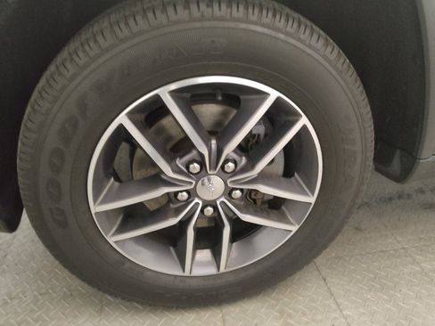 Used 2018 Jeep Grand Cherokee Limited AWD/4WD image 31