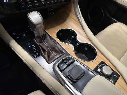 Used 2019 Lexus RX 350L w/ Premium Package image 23