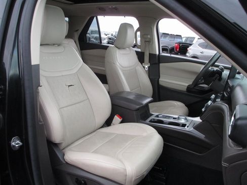 Used 2021 Ford Explorer Platinum w/ Equipment Group 601A image 21