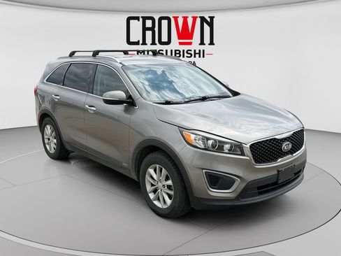 Used 2016 Kia Sorento AWD w/ LX Convenience Package image 1