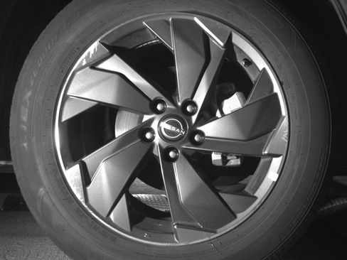 Used 2025 Nissan Rogue SV FWD image 13