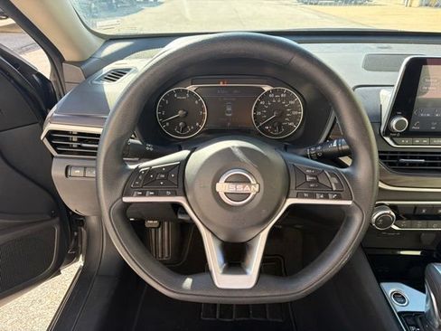 Used 2024 Nissan Altima 2.5 SV FWD image 22