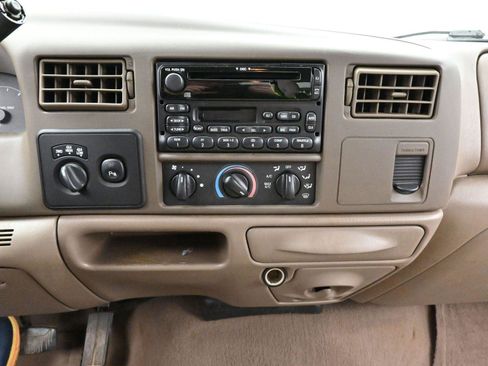 Used 2001 Ford F250 Lariat image 19