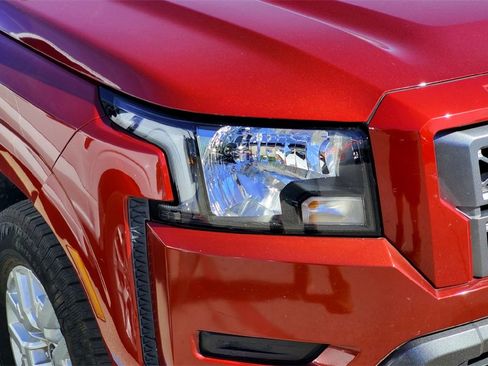 Used 2022 Nissan Frontier SV w/ Technology Package image 2