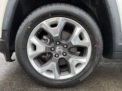 Used 2018 Jeep Compass Limited w/ Navigation Group FWD image 16