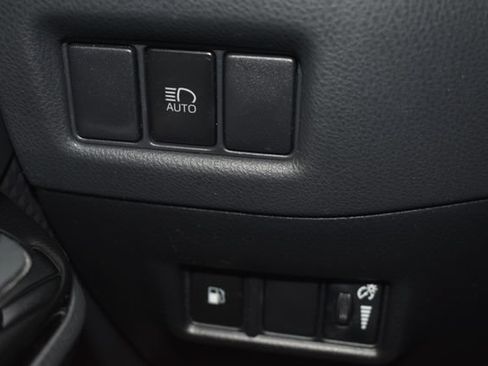 Used 2019 Toyota C-HR XLE FWD image 22