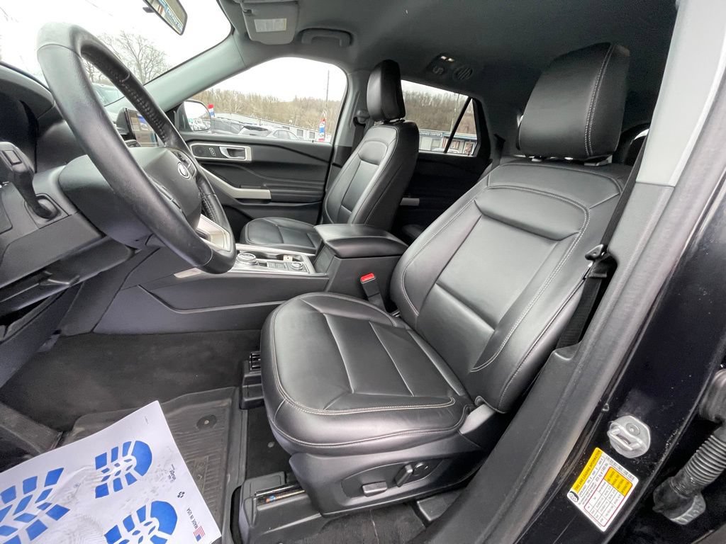 Used 2022 Ford Explorer XLT w/ Equipment Group 202A AWD/4WD image 11