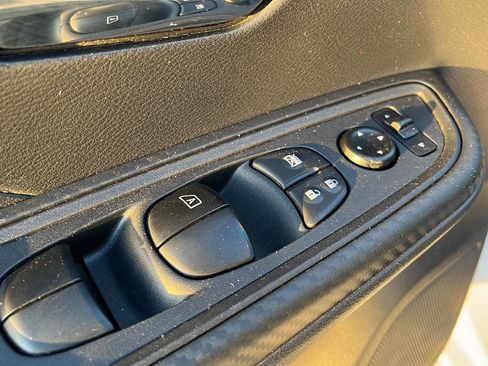 Used 2024 Nissan Versa SV w/ Trunk Package image 10