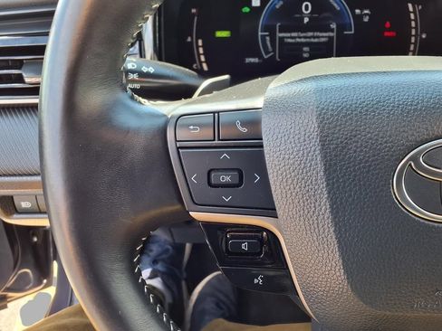 Used 2025 Toyota Camry SE FWD image 13