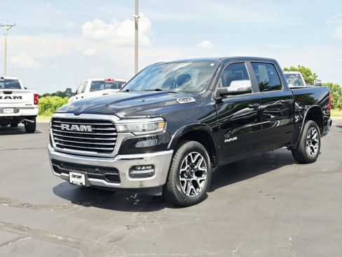 Used 2025 RAM 1500 Laramie AWD/4WD image 8