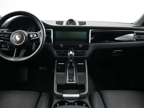 Used 2025 Porsche Macan AWD/4WD image 9