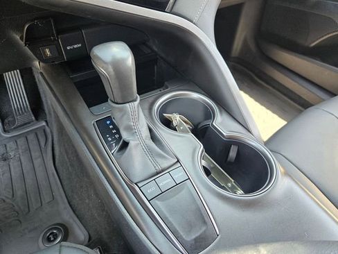 Used 2024 Toyota Camry SE w/ Convenience Package FWD image 17