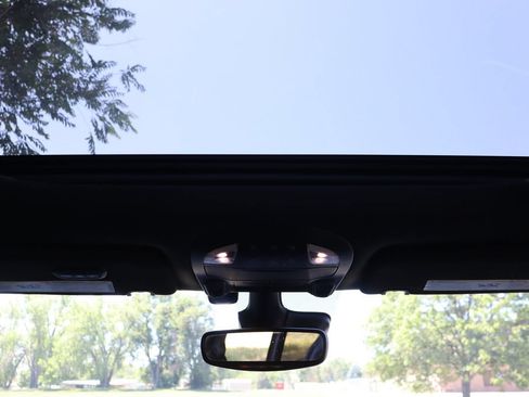 Used 2019 Chrysler Pacifica Limited w/ Advanced Safetytec Group FWD image 28