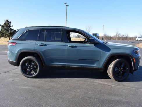 New 2026 Jeep Grand Cherokee Limited w/ Limited Altitude Package AWD/4WD image 4