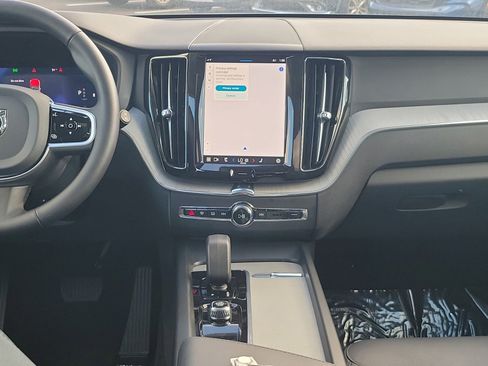 Used 2025 Volvo XC60 B5 Plus image 27