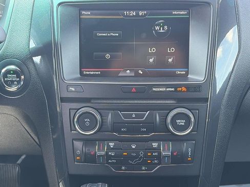 Used 2016 Ford Explorer XLT w/ Equipment Group 202A AWD/4WD image 14