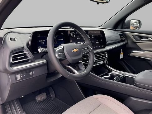 New 2026 Chevrolet Traverse LT w/ Sun and Wheel Package FWD image 9