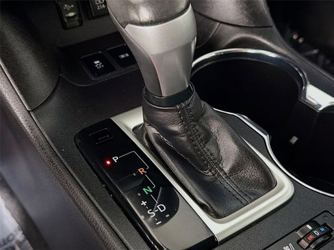 Used 2019 Toyota Highlander Limited Platinum FWD image 20