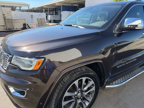 Used 2017 Jeep Grand Cherokee Overland w/ Jeep Active Safety Group RWD image 10