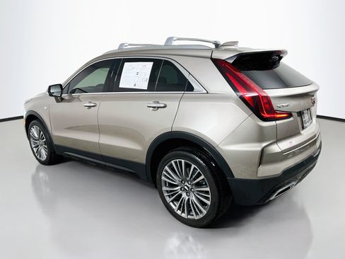 Used 2024 Cadillac XT4 Premium Luxury w/ Technology Package FWD image 8