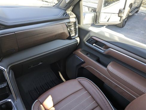 Used 2025 GMC Sierra 2500 Denali Ultimate w/ Max Trailering Package image 17