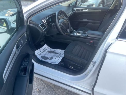Used 2018 Ford Fusion SE FWD image 12