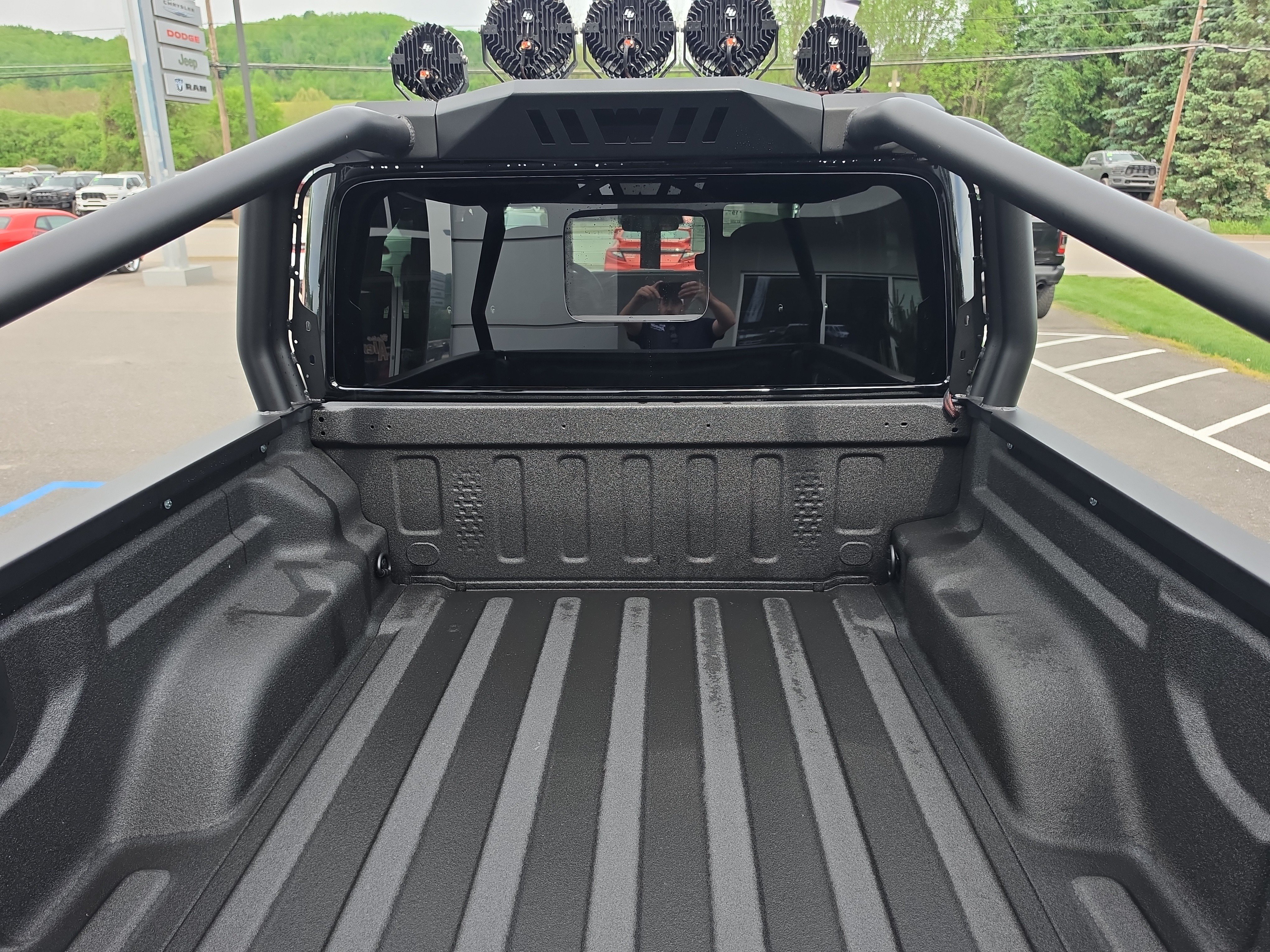 New 2026 Jeep Gladiator Rubicon w/ Steel Power Dome Hood Package AWD/4WD image 5