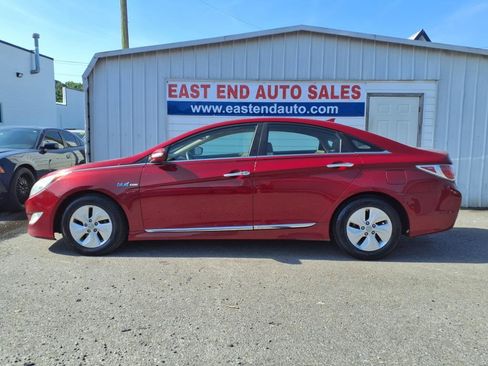 Used 2014 Hyundai Sonata Hybrid image 2