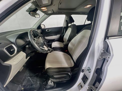 Used 2023 Hyundai Venue SEL w/ Cargo Package FWD image 19