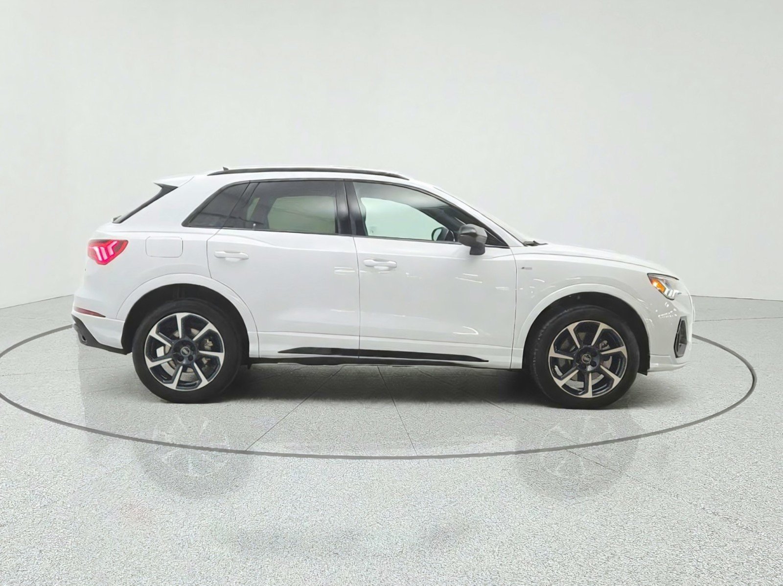 Used 2025 Audi Q3 2.0T Premium Plus w/ Premium Plus Package AWD/4WD image 4