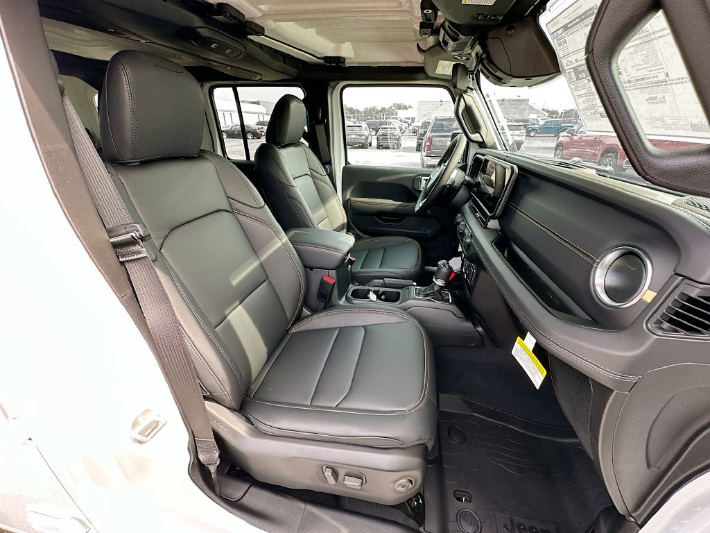 New 2026 Jeep Wrangler Unlimited Sahara AWD/4WD image 34
