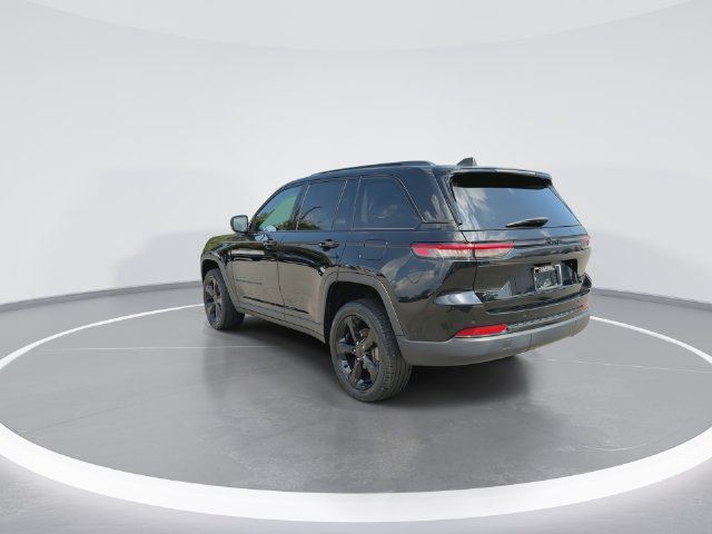Used 2023 Jeep Grand Cherokee Limited w/ Black Appearance Package AWD/4WD image 6