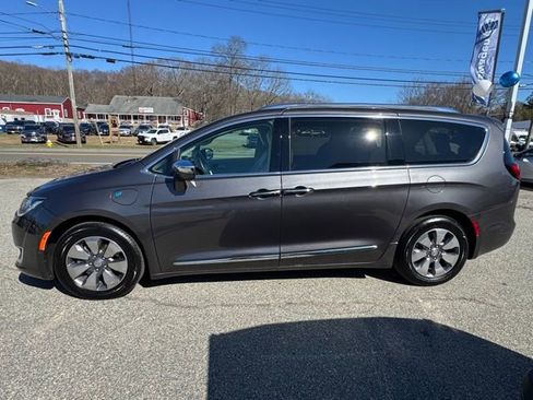 Used 2018 Chrysler Pacifica Limited w/ Advanced Safetytec Group image 8