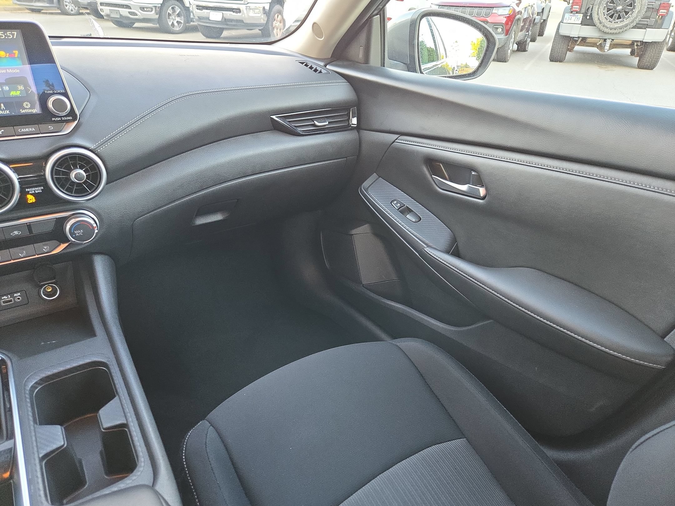 Used 2024 Nissan Sentra SV FWD image 11