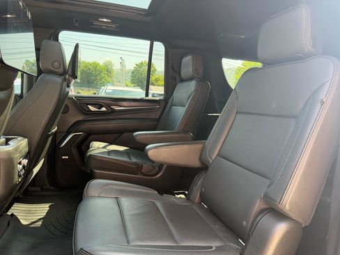 Used 2021 GMC Yukon XL Denali w/ Denali Premium Package AWD/4WD image 17