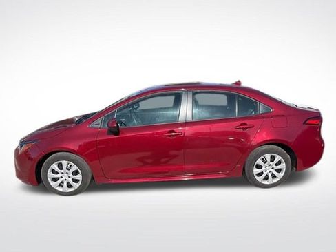 Used 2025 Toyota Corolla LE FWD image 2