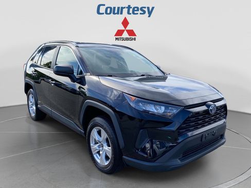 Used 2021 Toyota RAV4 LE AWD/4WD image 9