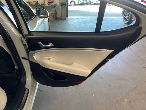 Used 2024 Genesis G70 2.5T image 15