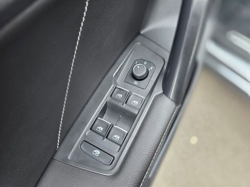 Used 2023 Volkswagen Tiguan SE R-Line FWD image 22