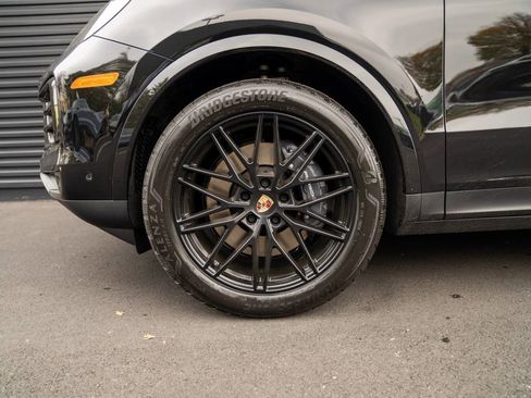 New 2026 Porsche Cayenne Coupe AWD/4WD image 6
