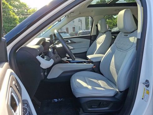 Used 2025 Ford Explorer Platinum w/ Ultimate Package AWD/4WD image 18