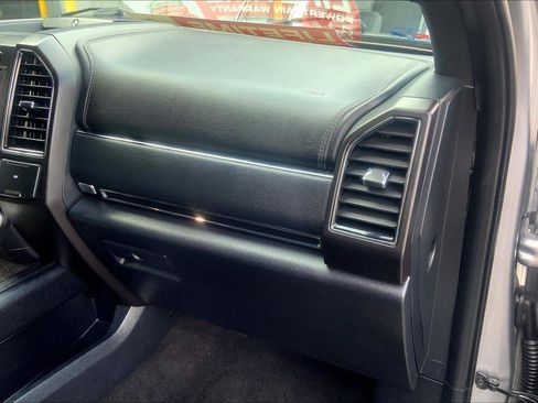 Used 2020 Ford Expedition Limited image 16