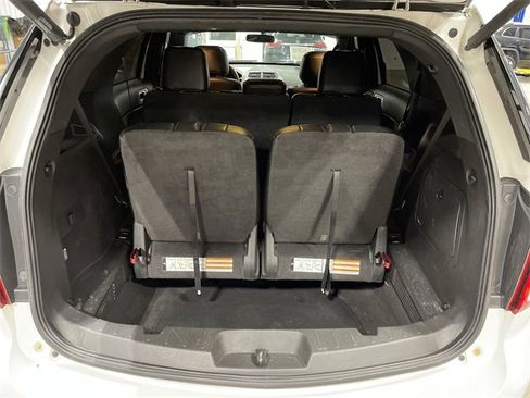 Used 2014 Ford Explorer XLT w/ Equipment Group 202A image 25