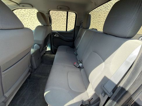 Used 2013 Nissan Frontier SV w/ SV Value Truck Pkg AWD/4WD image 25