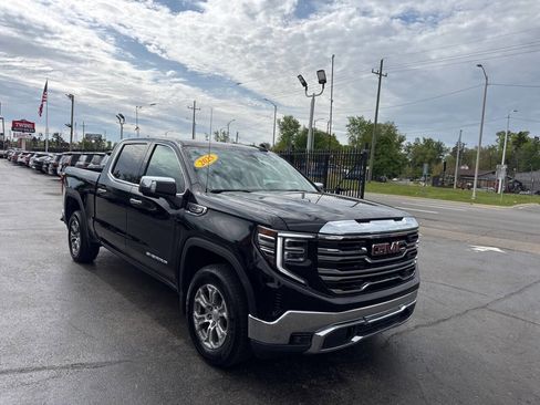 Used 2025 GMC Sierra 1500 SLT AWD/4WD image 3