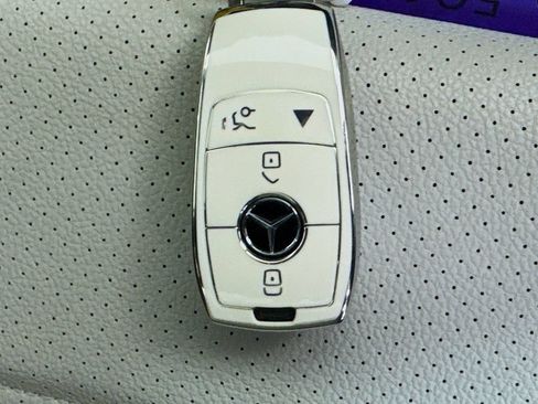Used 2021 Mercedes-Benz GLB 35 AMG 4MATIC image 35