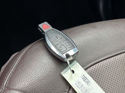 Used 2015 Mercedes-Benz GL 550 4MATIC image 30